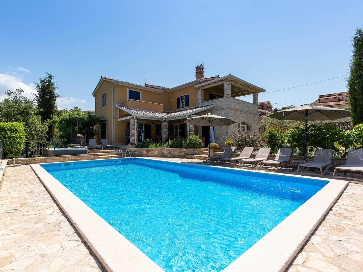 Villa Salvea With Heated Pool Montižana Exterior foto